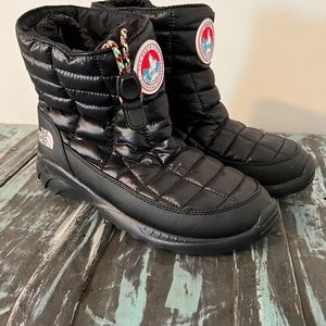 The North Face quilted Down Boots